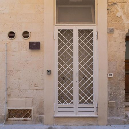 Essential Suite By Dimora Barocca Lecce Exterior foto